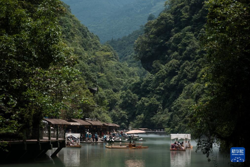 湖北鶴峰：屏山峽谷 秘境尋蹤