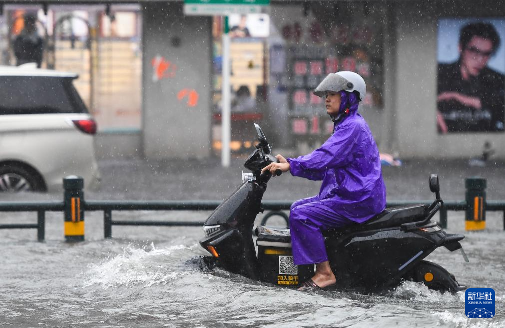 臺風“韋帕”給海南帶來強風雨天氣