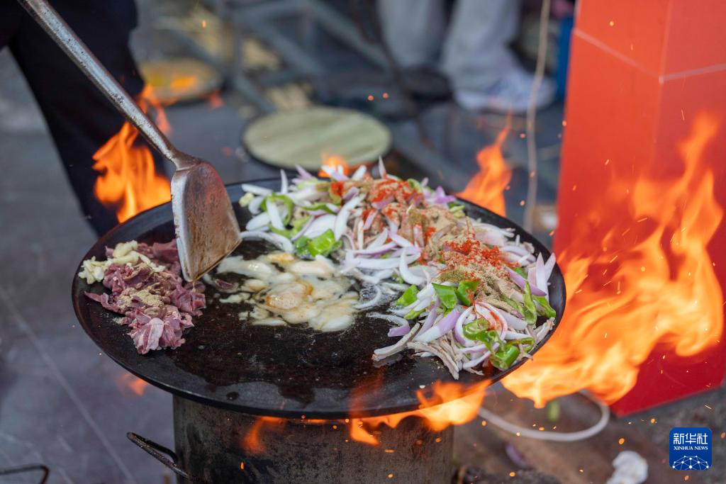 甘肅山丹炒撥拉美食節(jié)火熱開幕
