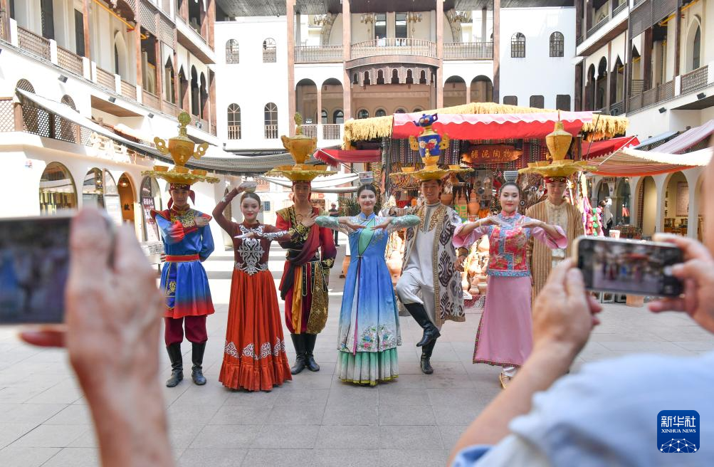 新疆：薩瑪瓦爾舞翩躚